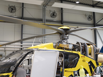 Umluftventilatoren für angenehme Frische in ADAC Helikopter-Halle
